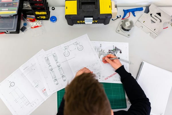 11 Things Senior Engineers Do That Juniors Completely Miss